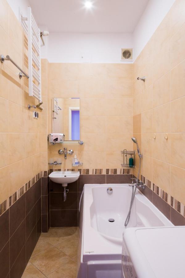 Apartment Metro Politechnika ワルシャワ エクステリア 写真